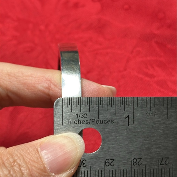 ❤️HOST PICK❤️ Vintage 925 Heavy Solid Sterling Silver Bangle - Picture 9 of 14